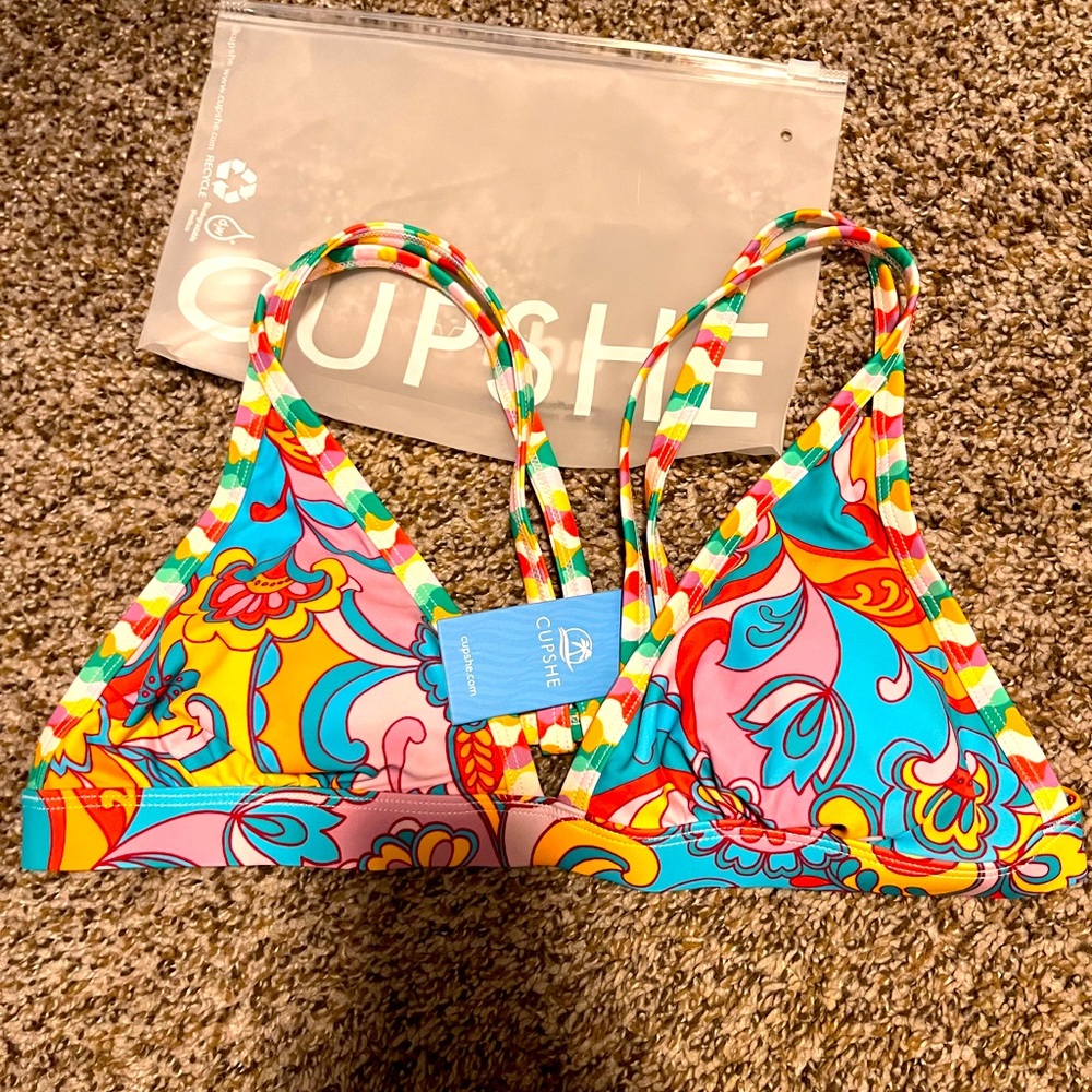 **NWT** size medium cupshe triangle top with adjustable strappy back